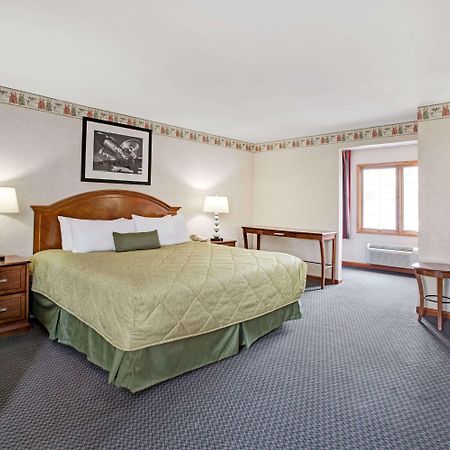 Ramada Inn Flemington Extérieur photo