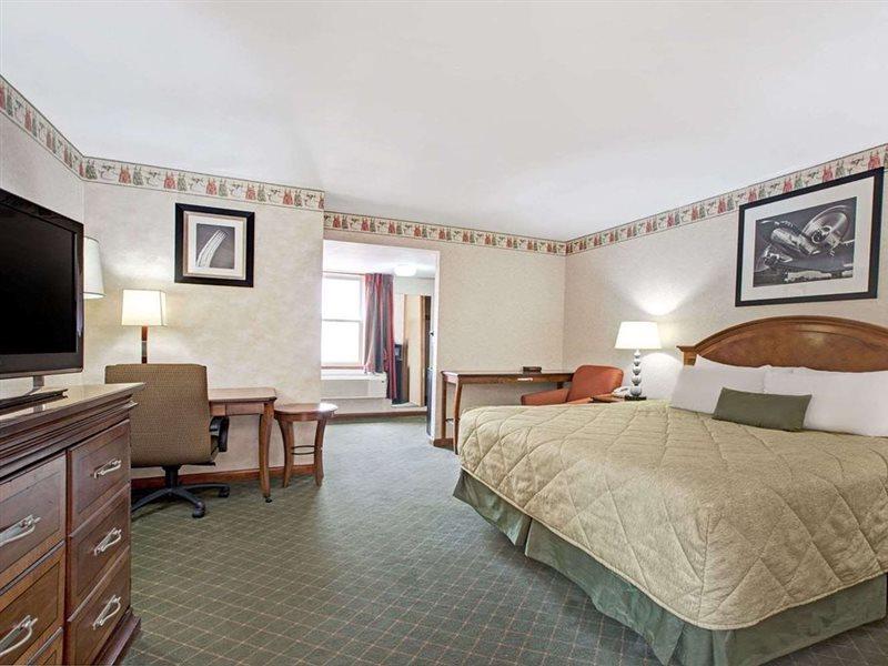 Ramada Inn Flemington Extérieur photo